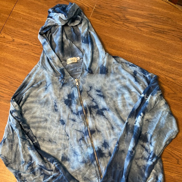 Baea Women’s Hoodie - Picture 2 of 9